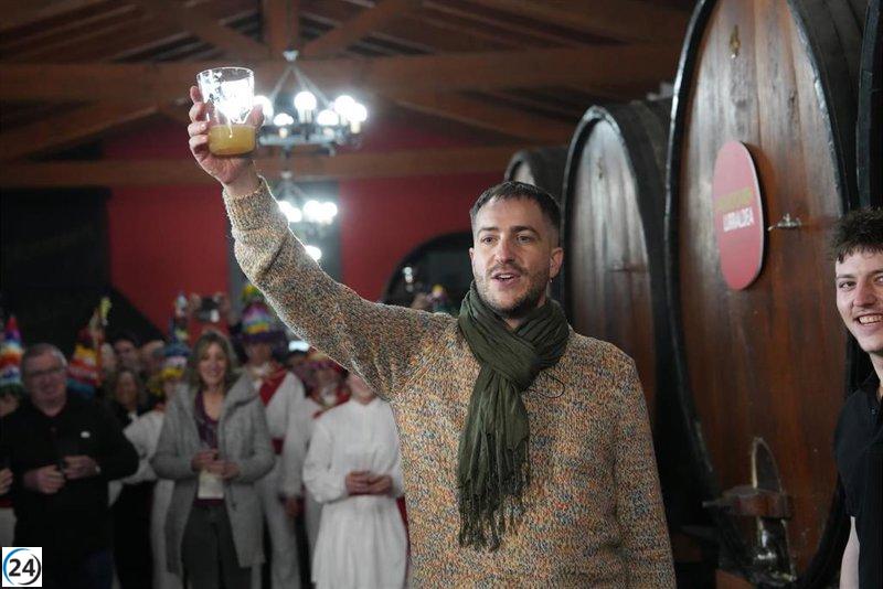La temporada de sidrerías en Gipuzkoa comienza con Iñigo Etxezarreta del grupo ETS en Alorrenea de Astigarraga.
