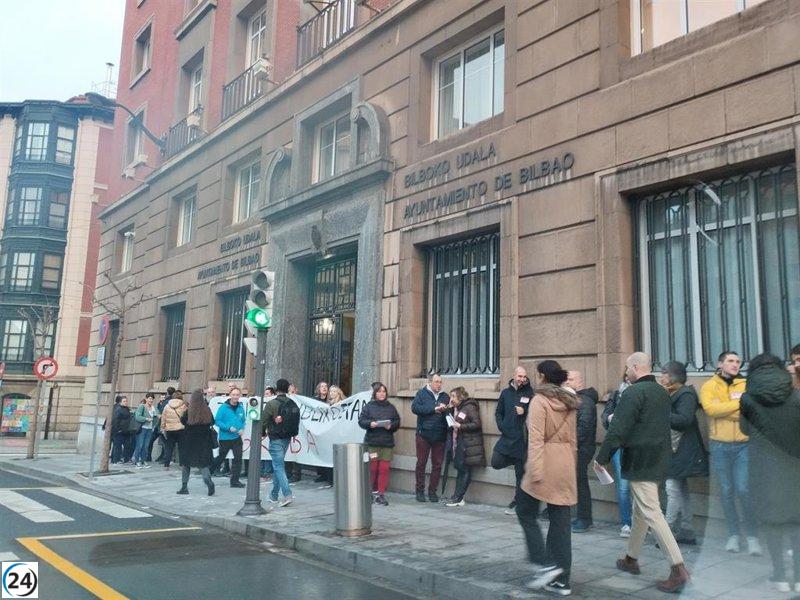 Piquetes sindicales asedian empresas durante huelga en el País Vasco.