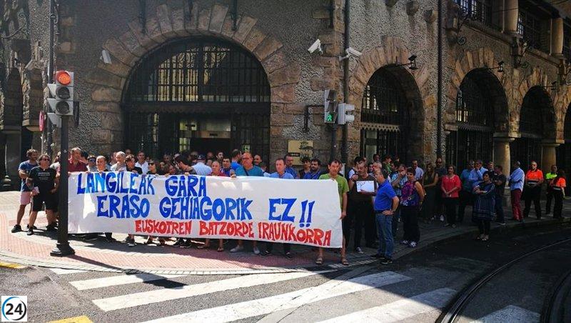 Empleados de Bizkaibus y Euskotren convocan huelga por incremento de agresiones.