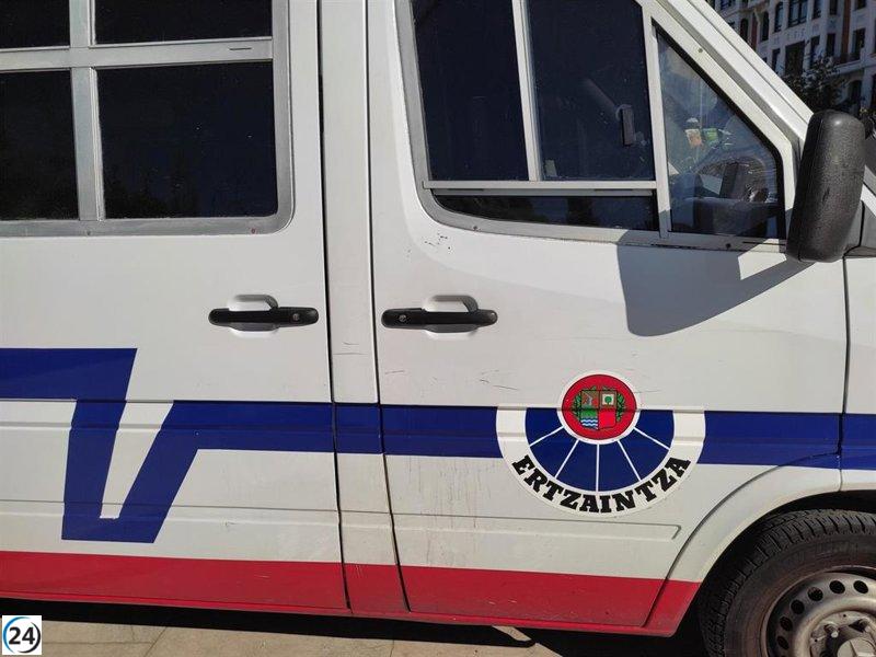 Cuatro jóvenes arrestados por robar móviles por valor de 7.000 euros y huir en coche en Eibar.