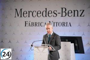 Urkullu impulsa colaboración para mantener presencia de Mercedes en Euskadi