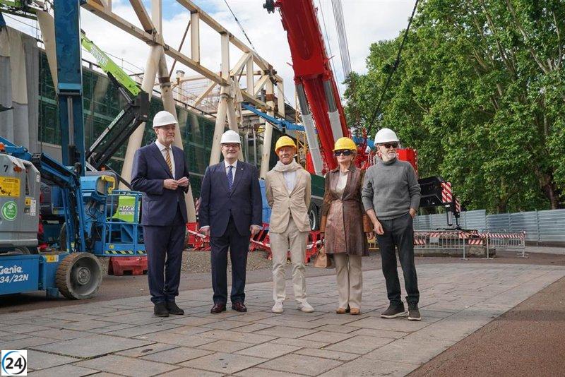 El arquitecto Norman Foster supervisa avances en ampliación del Museo de Bellas Artes de Bilbao.