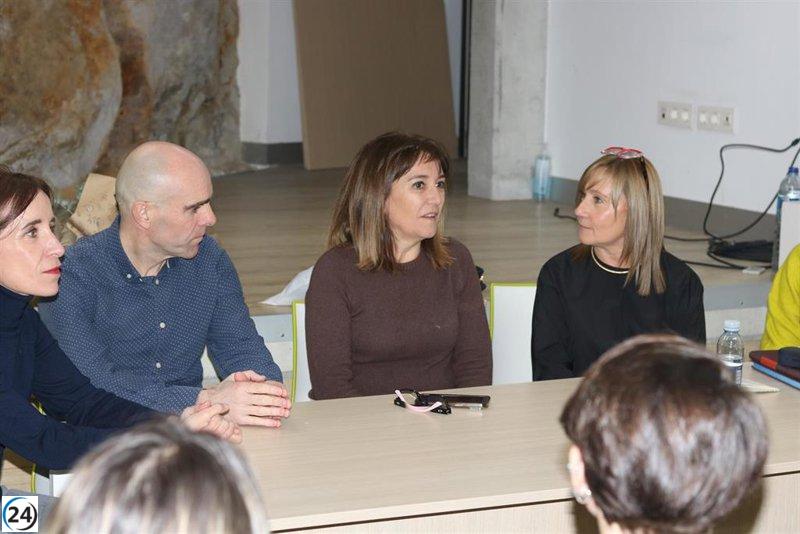 El Gobierno Vasco busca revitalizar el sector de rederas atrayendo a jóvenes para contrarrestar su envejecimiento.