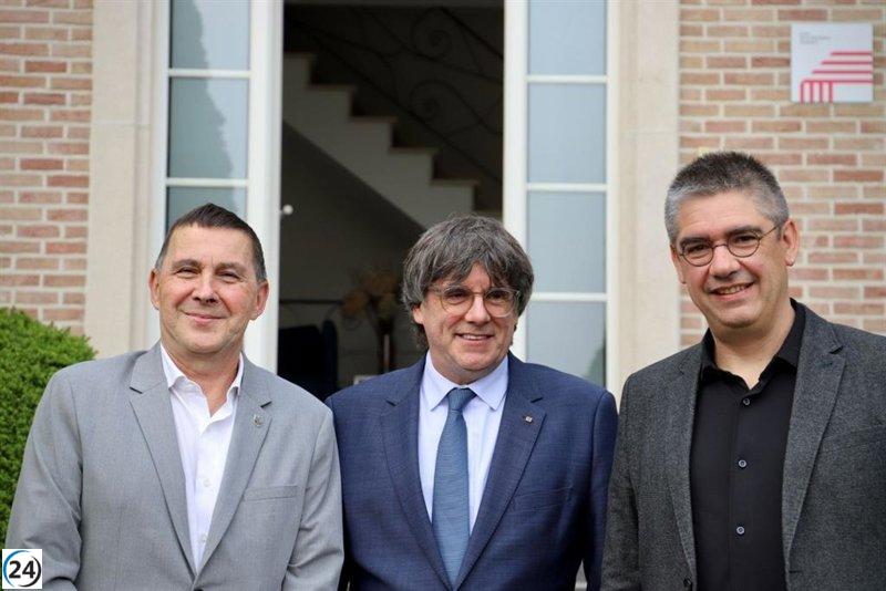 Puigdemont y Otegi acuerdan en Waterloo impulsar juntos los intereses de Euskadi y Catalunya.