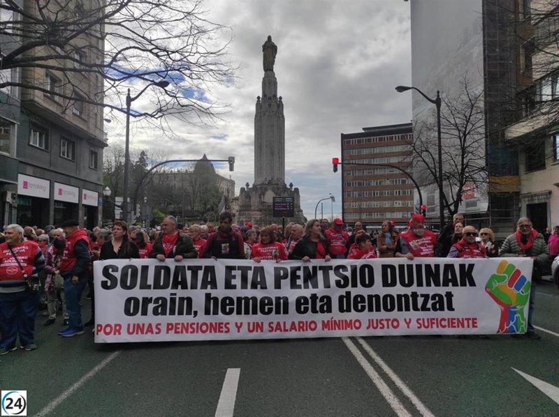 Gran multitud exige salarios y pensiones justas en las capitales vascas.
