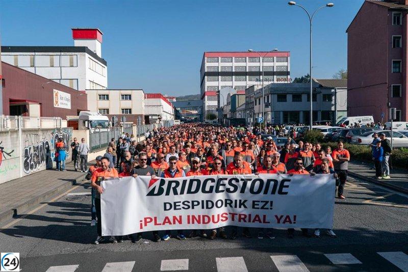 Protestas masivas en Basauri contra los despidos de Bridgestone.