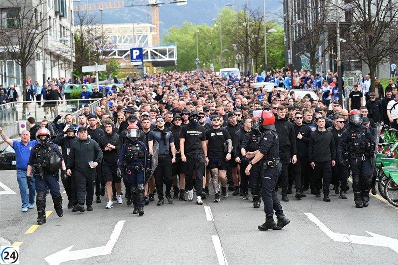 Aficionados del Athletic Club y Glasgow Rangers acceden a San Mamés en paz.