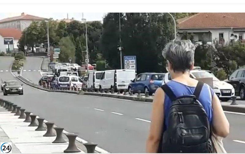 Atasco de ocho kilómetros en la AP-8 en la frontera con Francia, en Irun.