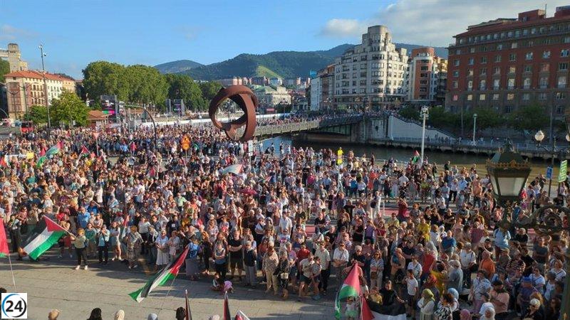 Protesta masiva en Bilbao exige apoyo a Palestina y boicot contra Israel.