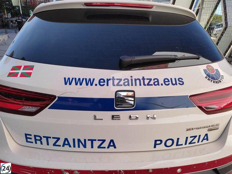 Ertzaintza arresta a siete jóvenes y abre investigación a un octavo por asalto violento en Vitoria-Gasteiz.