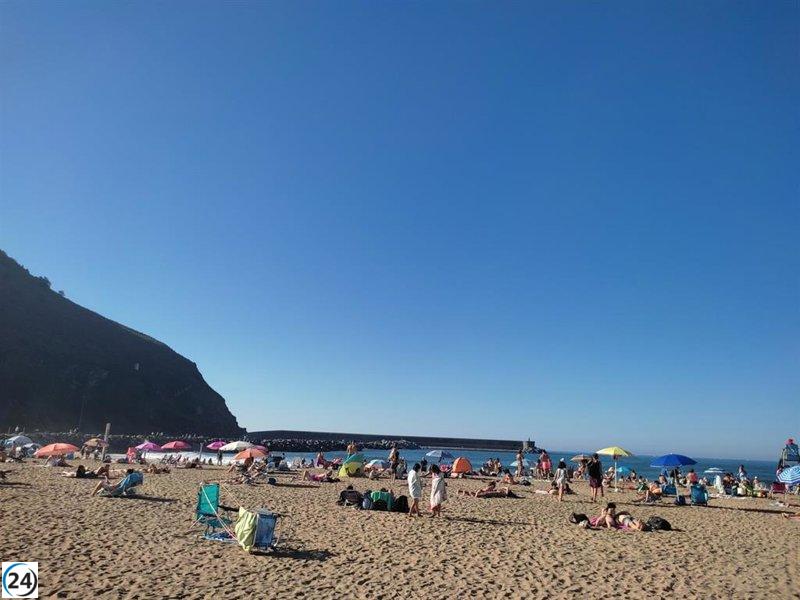 Gipuzkoa evidencia un récord de visitantes en playas y disminuye significativamente los rescates.
