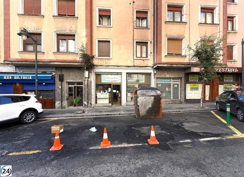 Incendio en Bilbao consume cinco contenedores y daña vehículos cercanos.