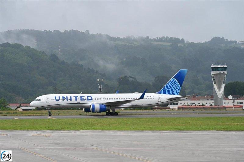 Tormenta en Bizkaia provoca desvío de cinco vuelos en el Aeropuerto de Bilbao por vientos de 140 km/h.