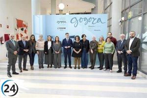 Pradales alerta sobre el peligro de un declive en la democracia y los derechos humanos, abogando por una convivencia diversa.