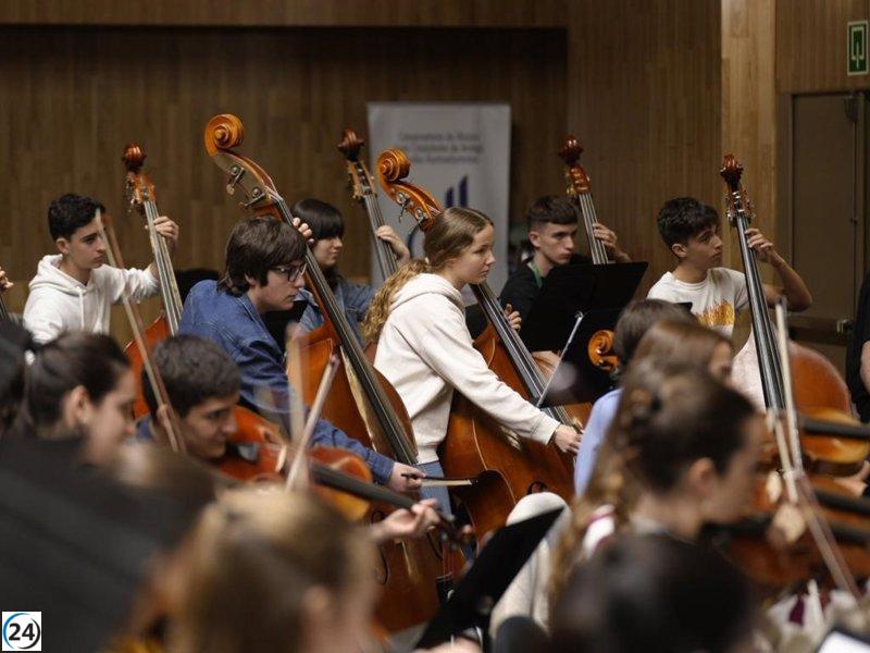 La orquesta de estudiantes vascos toca en las tres capitales este fin de semana.