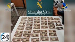 Una pasajera es descubierta con 33.000 euros no declarados en el aeropuerto de Loiu.
