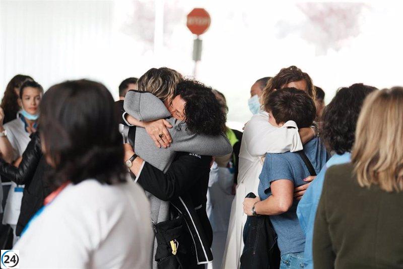 Emotivo adiós en silencio a la enfermera fallecida en el incendio del restaurante de Madrid.