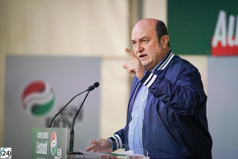 Ortuzar del PNV acusa a EH Bildu de victimismo y a Sánchez y Feijóo de hacer su campaña.