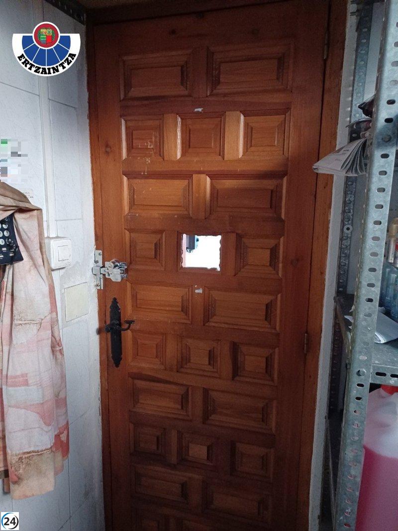 Dos hombres detenidos por venta de droga en su bar en Erandio (Bizkaia).