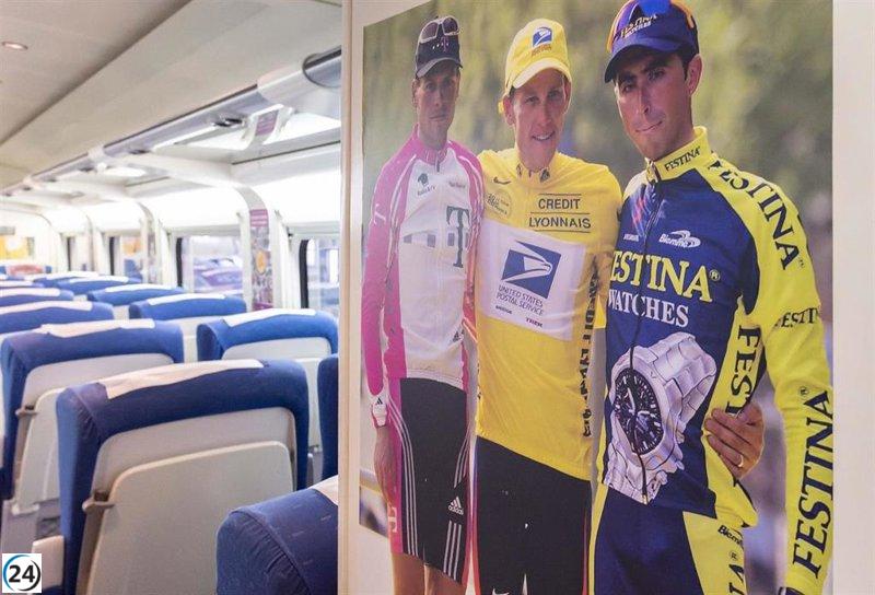 Renfe muestra fotos de los triunfos del ciclismo español en el Tour de Francia en un tren Alvia Madrid-Bilbao/Irun.