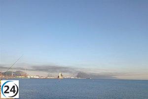 Incendio en empresa de residuos del Puerto de Bilbao: sin heridos ni riesgo para la población.