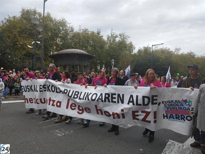 Multitud muestra apoyo a la educación pública vasca en San Sebastián